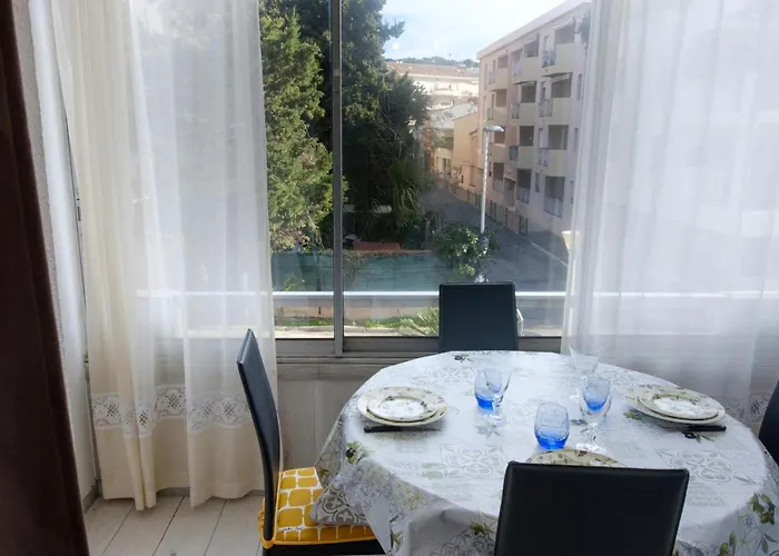 Near The サント・マキシム